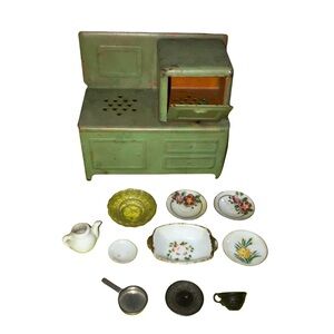 Vintage/antique Green Miniature Kitchen Set